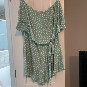 Mint green spotted romper M
